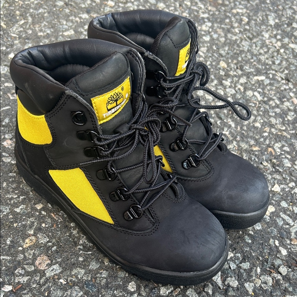 Timberland Kids Black and Gold Outdoor Boots Size 4